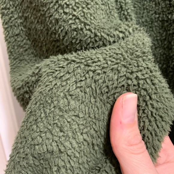 Fuzzy warm hoodie - Picture 3 of 4